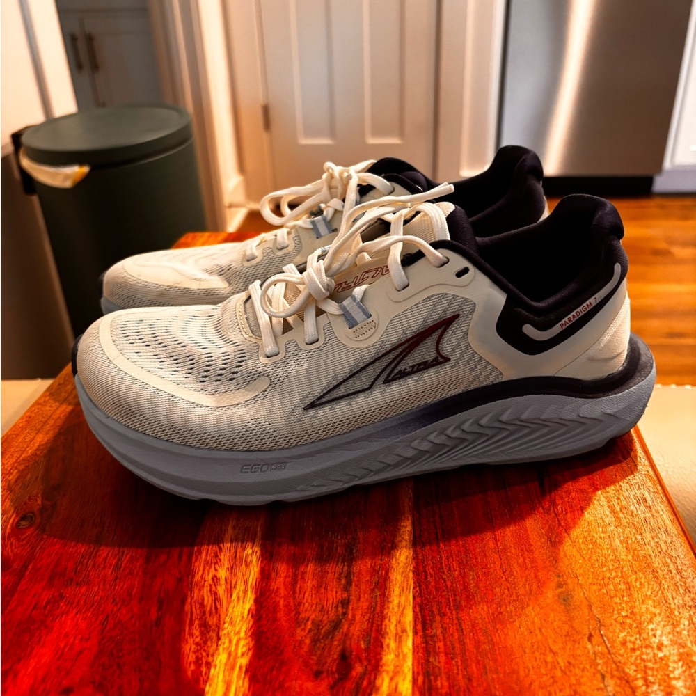 Altra Paradigm 7’s White and Navy Running Shoes